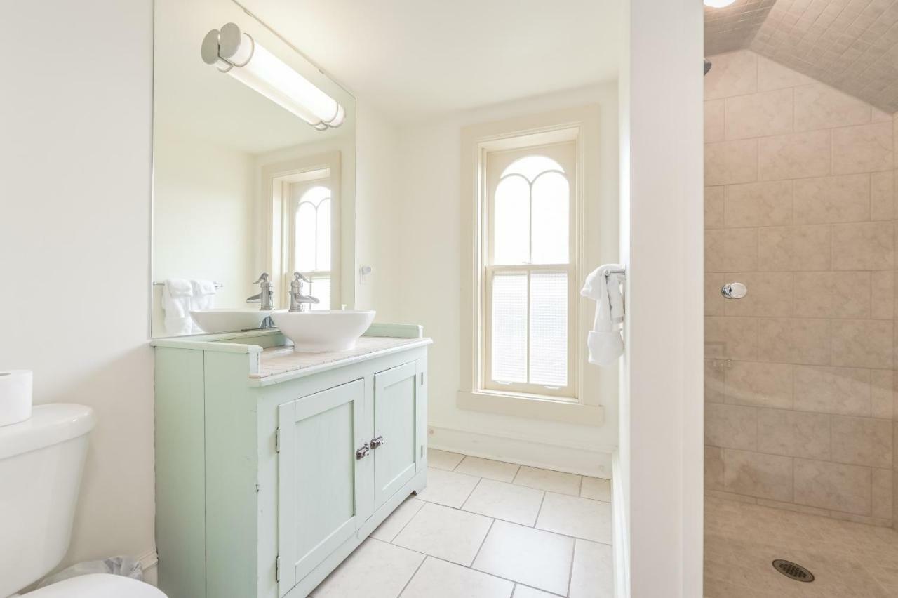 St Andrew Suites Fergus 외부 사진