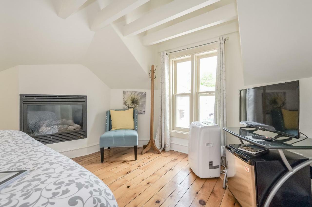 St Andrew Suites Fergus 외부 사진
